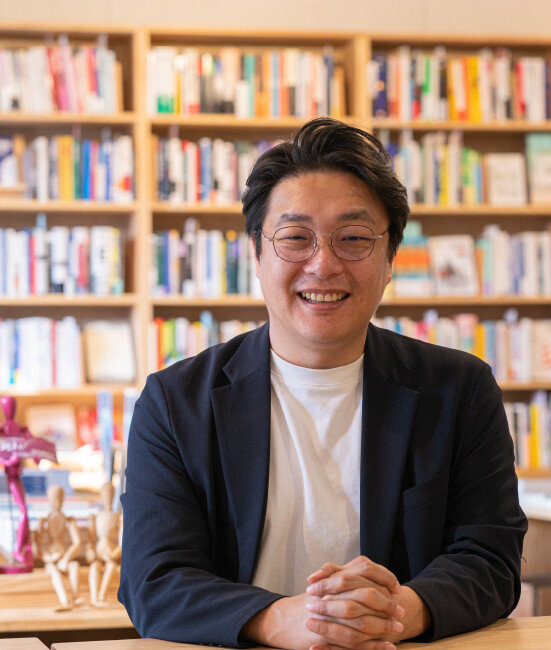 5월 3일 ‘신동아’와 인터뷰 후 사진 촬영을 위해 포즈를 취한 조성주 ‘정치유니온 세 번째 권력’ 공동운영위원장. [홍태식 객원기자]