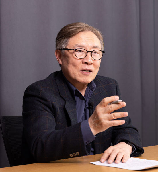 최재형 전 국민의힘 의원이 3월 15일 ‘신동아’와 인터뷰하면서 “탄핵 정국에서 양극단의 목소리만 들리고 있다”며 “광장의 힘과 목소리만으로는 선거에서 이길 수 없다”고 말했다. 이상윤 객원기자 