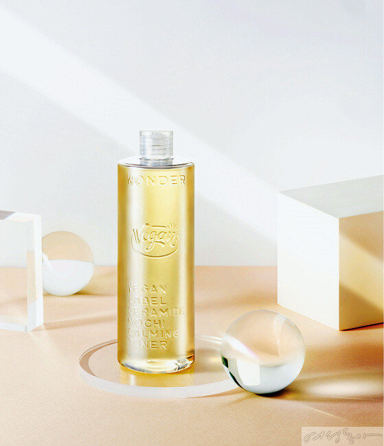 촉촉하게 스며드는 무라벨 비건 토너 - 뉴스 썸네일 이미지