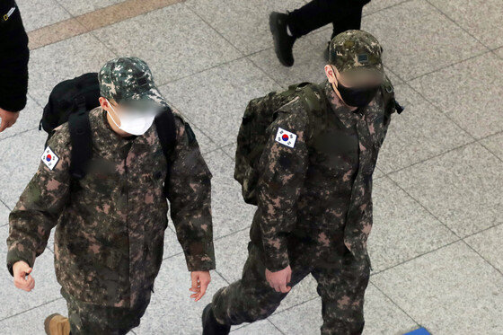 軍 코로나19 신규확진 첫 600명대… 역대 최다 기록｜동아일보