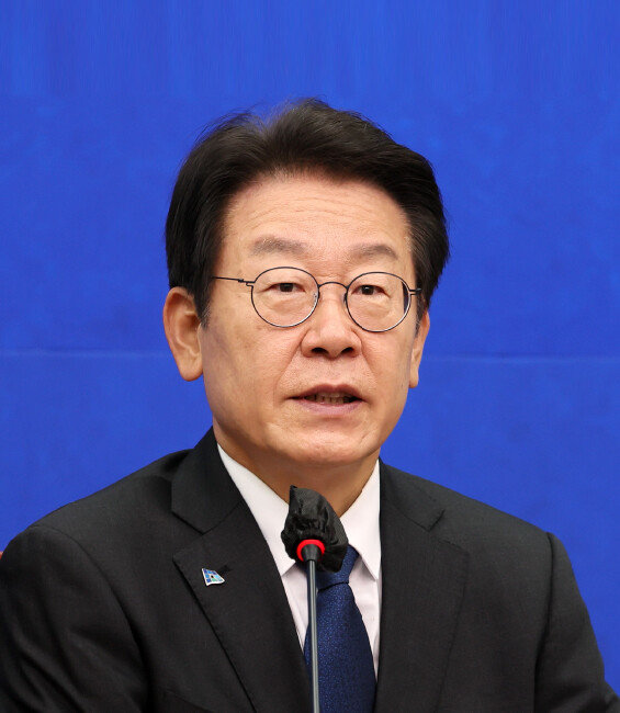 이재명 더불어민주당 대표가 9월 5일 서울 여의도 국회에서 열린 최고위원회의에 참석해 모두발언을 하고 있다. [사진공동취재단]