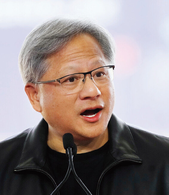 글로벌 반도체 기업 엔비디아의 젠슨 황 최고경영자(CEO)가 지난해 12월 미국 애리조나주 피닉스에 짓고 있는 반도체 공장의 행사에 참석해 연설하고 있다. [뉴시스]