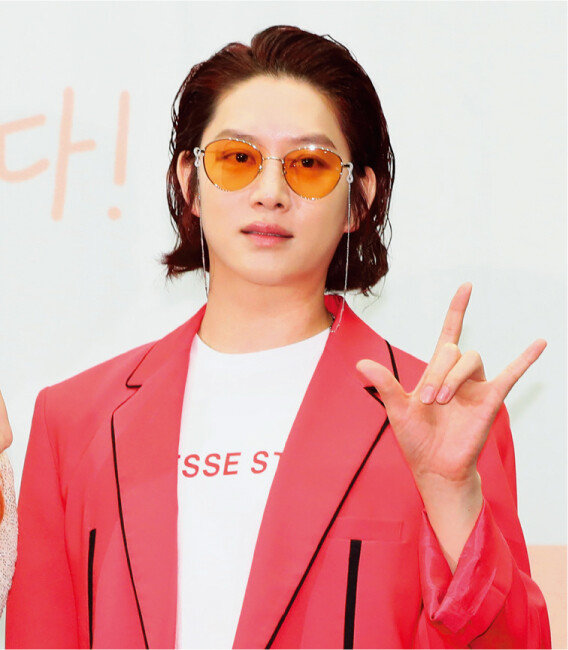 ‘유기견 비추’ 발언을 한 김희철이
부정적 여론 형성의 발단으로 여초 커뮤니티 ‘여성시대’를 지목했다. [뉴스1]