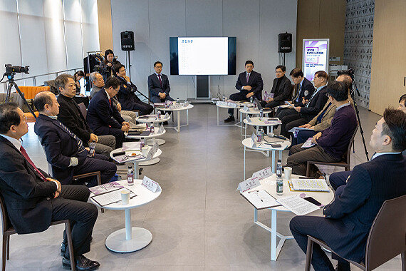 “북미 정상회담 성과내기 어려워” <br>전문가 15인 “내년 안보 키워드는 자강”