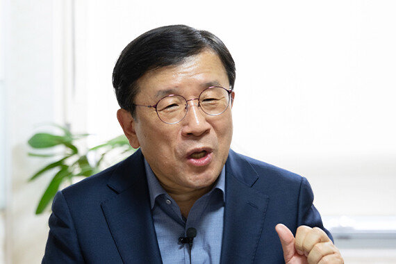 “상승장에서 상단 예측하지 않아, 시장은 오버슈팅…중장기 계좌엔 반도체뿐”