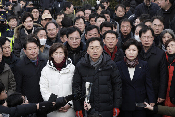 조기 대선에서 ‘尹 명예회복’ 주장하면 필패