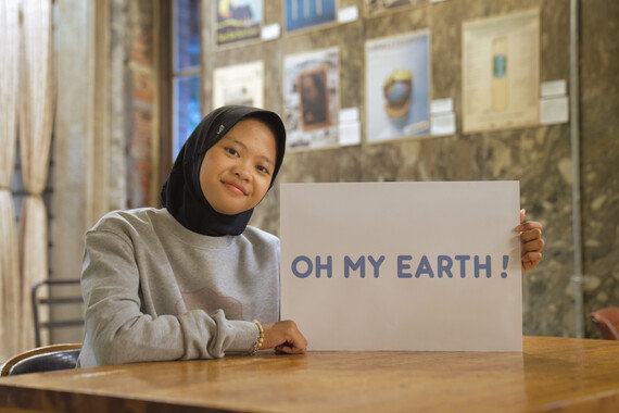 “플라스틱 식민주의 멈춰주세요” <br>12세 소녀, 국제 환경 의제 흔들다