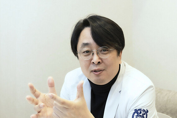 “속고 있다는 진실보다<br> 견딜 수 있는 거짓 택한다”