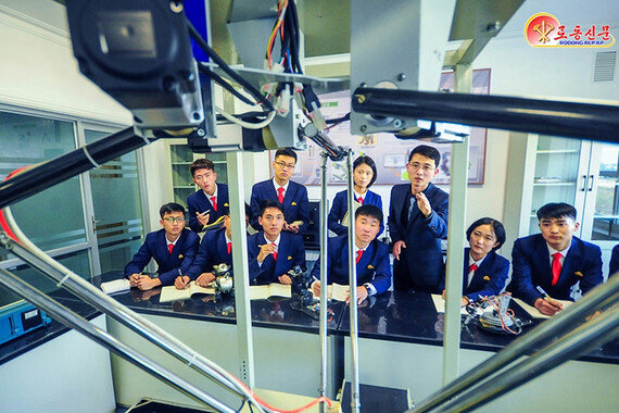 “북한 AI는 ‘생성형’보다 ‘목적형’,<br> 결핍이 기술력 키웠다”