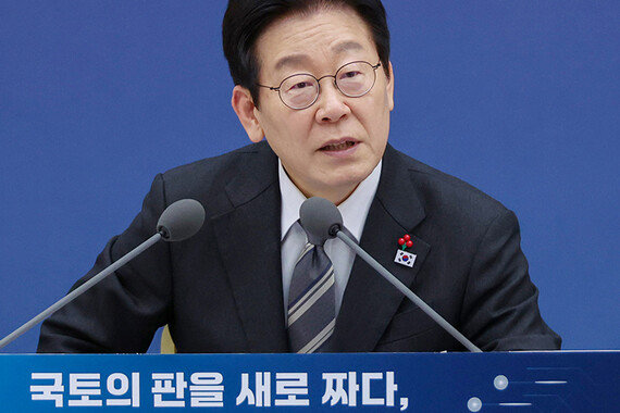 팬덤의 피를 끓게 해 ‘정의의 투사’ 만든 李