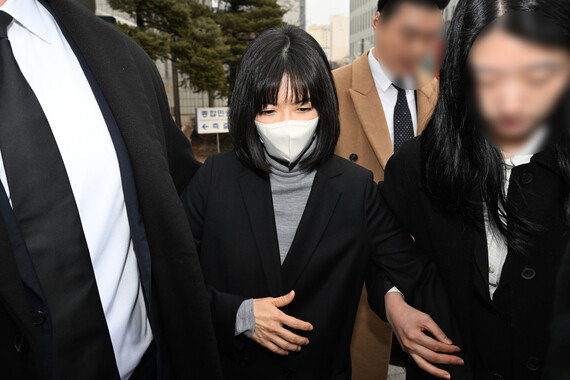 [속보]‘미공개 정보 주식거래’ LG家 장녀 구연경·윤관 부부 1심 ‘무죄’