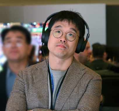 “겸손·소탈한 성격…공개 석상에서 위상 드러내며 사업 재편 주도”
