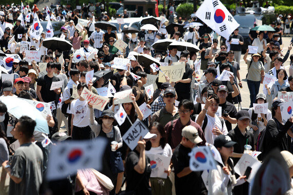 조국 사태 공분한 2030, 다시 ‘공정’의 횃불 들다