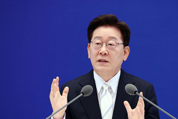 주식시장 키운다는 與,<br> 결국 부동산 선택할 것
