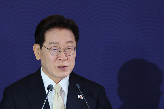 윤석열의 실패, 이재명의 착각…<br>반복되는 오만의 역사