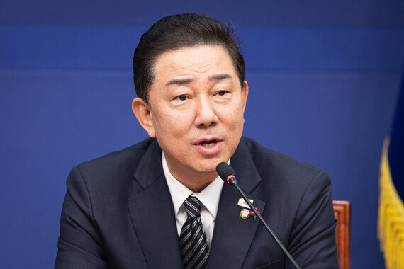 ‘살아 있는 권력’ 앞에서 엉기적거리는 경찰