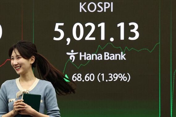 시총 100조 돌파 현대차, ‘피지컬 AI’ 엔진 달고 질주