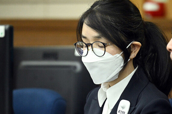 김건희 1심 샤넬백·목걸이 수수만 유죄… “영부인 지위로 영리·치장 급급”