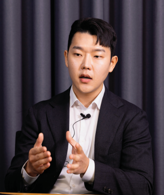 “달러 투자는 가격 예측 빗나가도 <br>이득… 보유만으로도 방어 효과”