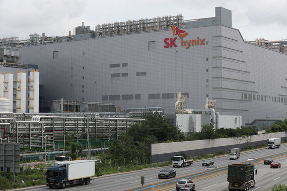 “SK하이닉스 160만 원 간다”… <br>AI 수혜 메모리 전체로 확산