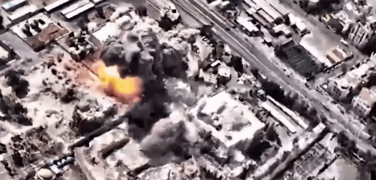 주공격 맡은 이스라엘, 벙커버스터 연속 투하해 땅속 하메네이 제거