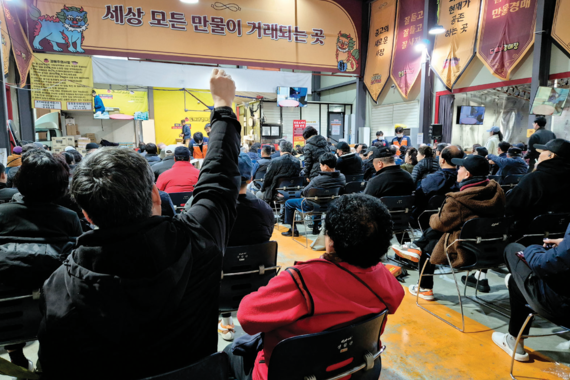 [영상] 폴로 티 3000원… <br>고물가 시대 생활용품 경매로 싸게