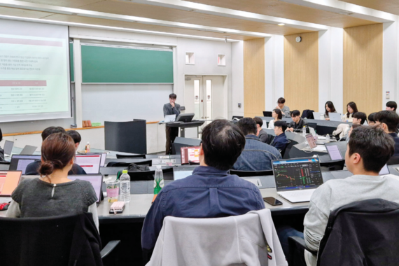 “술 마시고 놀기보다 주식이 훨씬 재미있어요”… 증시 활황에 대학 투자 동아리도 북새통