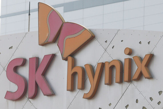 외국인, ‘반도체 투톱’ SK하이닉스·삼성전자 18조 투매… 개미 매수에도 상승분 반납
