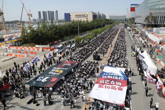 “삼성전자 파업 우려에도 구조적 성장세… 올해 영업이익 323조 전망”