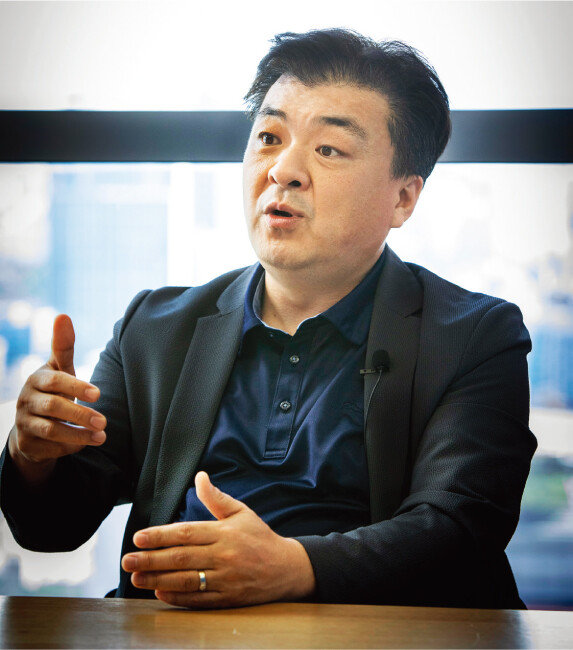 장우석 유에스스탁 본부장이 9월 14일 서울 영등포구 사무실에서
‘주간동아’와 인터뷰하고 있다. [박해윤 기자]