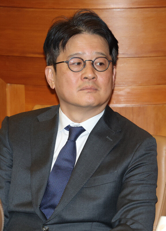 이창수 서울중앙지검장이 2월 17일 오후 서울 종로구 헌법재판소 대심판정에서 열린 탄핵 심판 첫 정식 변론에 출석해 자리하고 있다. (동아DB)