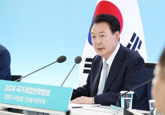 2024년 5월 17일 세종특별자치시 정부세종청사에서 열린 ‘2024년 국가재정전략회의’에서 모두발언을 하는 윤석열 전 대통령. 뉴시스