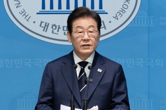 4월 11일 이재명 전 더불어민주당 대표가 서울 여의도 국회 소통관에서 비전 및 캠프 인선을 발표하고 있다. 뉴스1