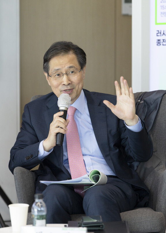 제8회 KWO 나지포럼 종합토론 패널로 참석한 박노벽 전 주러시아 대사. 홍중식 기자