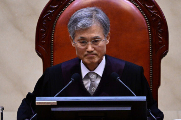 조희대 대법원장이 5월 1일 오후 서울 서초구 대법원 대법정에서 이재명 더불어민주당 대선 후보의 공직선거법 위반 사건 상고심 선고를 준비하며 입술을 다물고 있다. 공동취재단