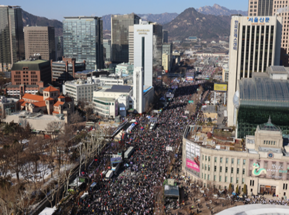 2월 8일 서울 중구 광화문광장 일대에서 열린 윤석열 당시 대통령에 대한 탄핵 반대 집회. 뉴시스