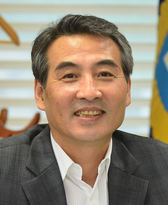 김건희 특검에 지명된 민중기 전 서울중앙지방법원장. 뉴스1