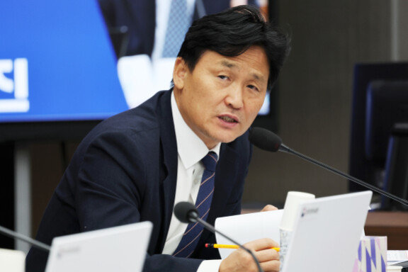 김영진 더불어민주당 의원이 2024년 10월 24일 정부광주지방합동청사에서 열린 국회 기획재정위원회 광주지방국세청 국정감사에서 질의하고 있다. 뉴스1