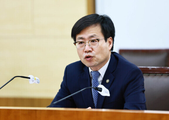 여한구 산업통상자원부 통상교섭본부장이 6월 16일 정부세종청사 산업부 회의실에서 '대미(對美) 협상 TF 출범식'을 주재하고 있다. 산업통상자원부 제공