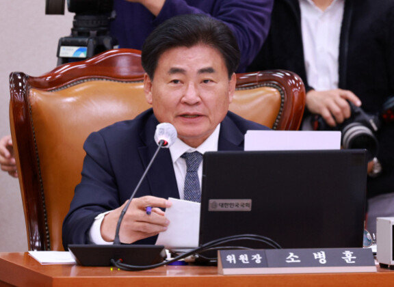 국회 농림축산식품해양수산위원회 위원장인 소병훈 더불어민주당 의원이 2023년 11월 23일 서울 여의도 국회에서 열린 농림축산식품해양수산위원회 전체회의에서 발언하고 있다. 뉴스1
