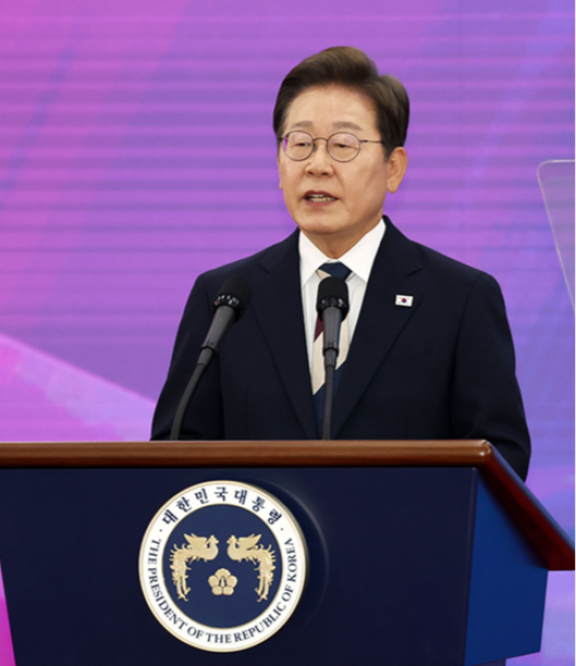 6월 4일 국회 로텐더홀에서 이재명 대통령이 취임식을 하고 있다. 동아DB