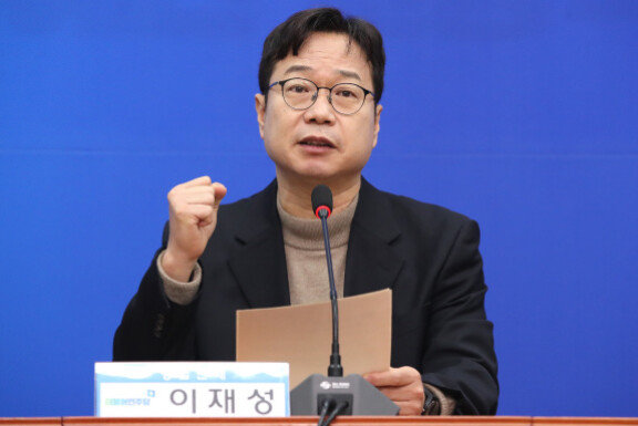 더불어민주당 인재영입 2호 인사인 이재성 세솔테크 고문이 2023년 12월 14일 서울 여의도 국회에서 열린 2호 인재영입식에서 발언하는 모습.[뉴스1]
