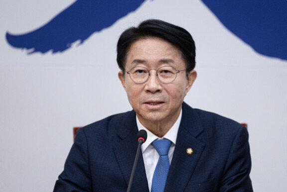 조정식 더불어민주당 의원이  1월 23일 서울 여의도 국회에서 열린 민주당 빙미의원단 기자간담회에서 발언하고 있다. 뉴스1
