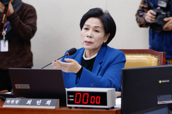  3월 11일 서울 여의도 국회에서 열린 제423회 국회(임시회) 제2차 과학기술정보방송통신위원회 전체회의에서 최민희 위원장이 류희림 방송통신심의위원장 고발의 건 표결에 앞서 발언하고 있다. 뉴스1