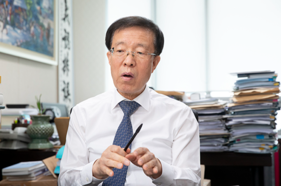 이석연 변호사는 현 정부에서 가장 중요하고 시급히 해결해야 할 과제로 국민 대통합을 꼽았다. 지호영 기자