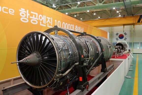 경남 창원시 한화에어로스페이스 창원1사업장에는 한화에어로스페이스가 1979년부터 생산해 온 항공은 엔진이 시대별로 전시돼 있다. 한화에어로스페이스