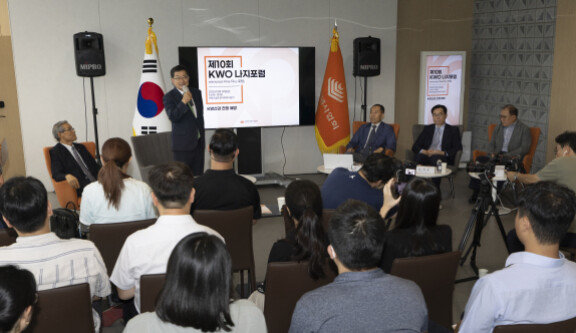 8월 29일 백승주 전쟁기념회장(왼쪽 두번째)이 서울 용산구 전쟁기념관 3층 워리어라운지에서 열린  제10회 나지포럼 개회사를 하고 있다. 조영철 기자