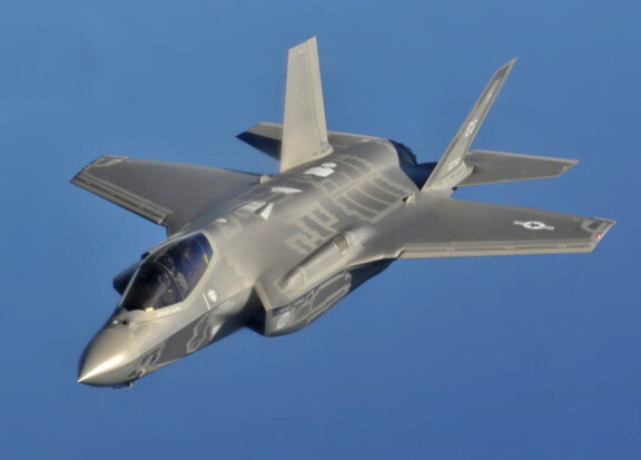 5세대 스텔스 다목적전투기 F-35를 구성하는 핵심 소자는 화합물반도체다. 미 공군