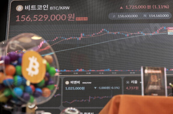 서울 서초구 빗썸라운지 시황판에 비트코인 시세가 나타나고 있다.  [동아DB]