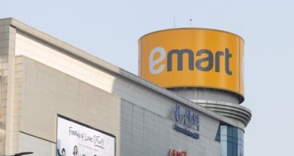 이마트 용산점 외벽에 설치된 로고. [뉴스1]